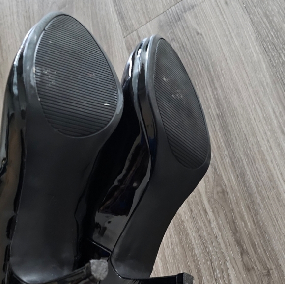 Heel - Picture 3 of 3